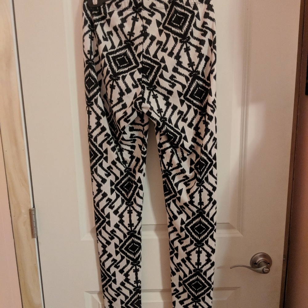 Printed Legged - Picture 2 of 2